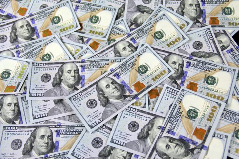 Iranska valuta na rekordno niskom nivou, jedan dolar vredi dva miliona rijala