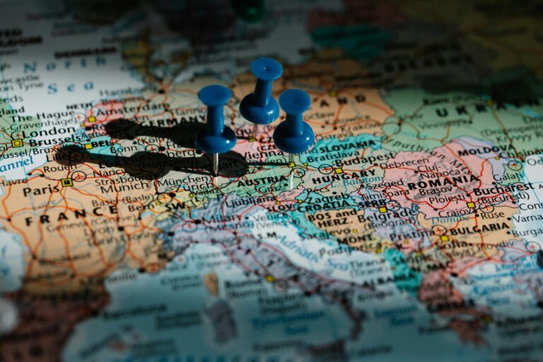Monarhisti poručuju da Srbija treba da prekine pregovore sa EU